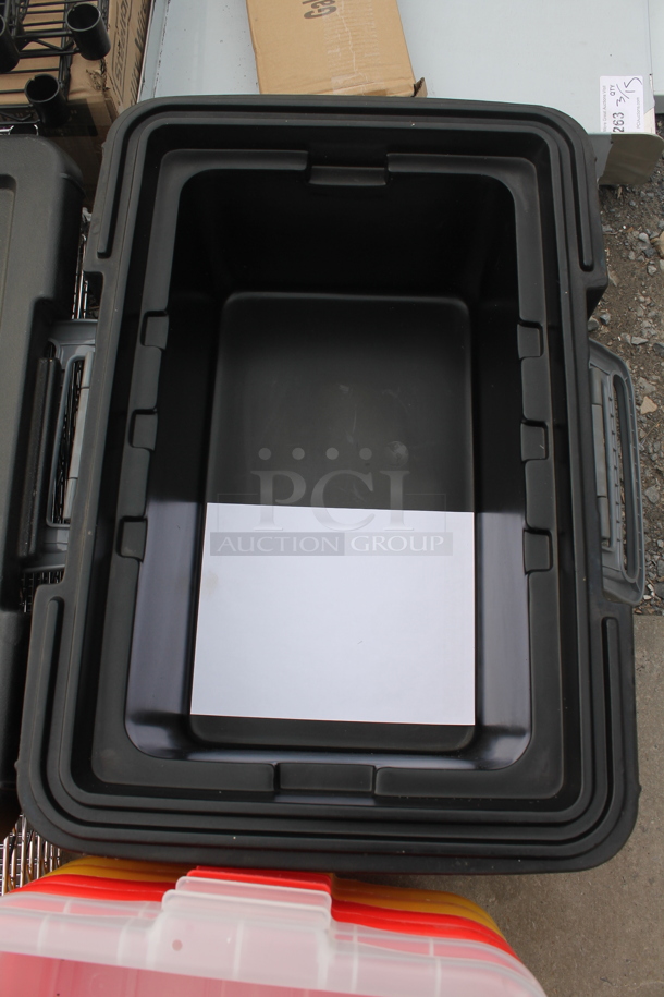 BRAND NEW SCRATCH AND DENT! Carlisle IT18003 Cateraide™ IT Onyx Black Top Loading 8" Deep Insulated Food Pan Carrier - Image 4 of 5