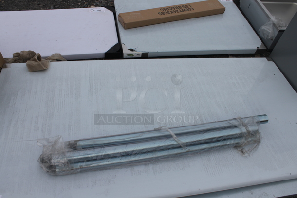 BRAND NEW SCRATCH AND DENT! Steelton 522ETSG3060 30" x 60" 18 Gauge 430 Stainless Steel Work Table with Undershelf - Image 4 of 5