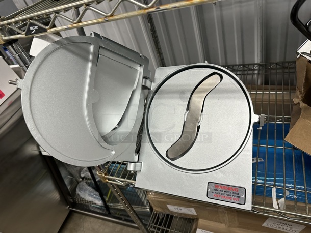BRAND NEW SCRATCH AND DENT! Metal Commercial Pelican Head w/ S Blade.  - Image 4 of 5