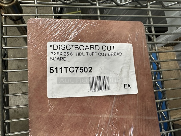 4 BRAND NEW SCRATCH AND DENT! San Jamar 511TC7502 TC7502 7" x 9" x 1/2" Tuff-Cut Bread Board with Handle. 4 Times Your Bid! - Image 3 of 5