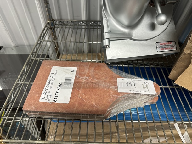 4 BRAND NEW SCRATCH AND DENT! San Jamar 511TC7502 TC7502 7" x 9" x 1/2" Tuff-Cut Bread Board with Handle. 4 Times Your Bid! - Image 5 of 5