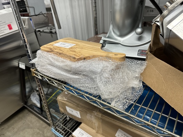 6 BRAND NEW SCRATCH AND DENT! Wooden Bread Board with Handle. 6 Times Your Bid! - Image 2 of 4