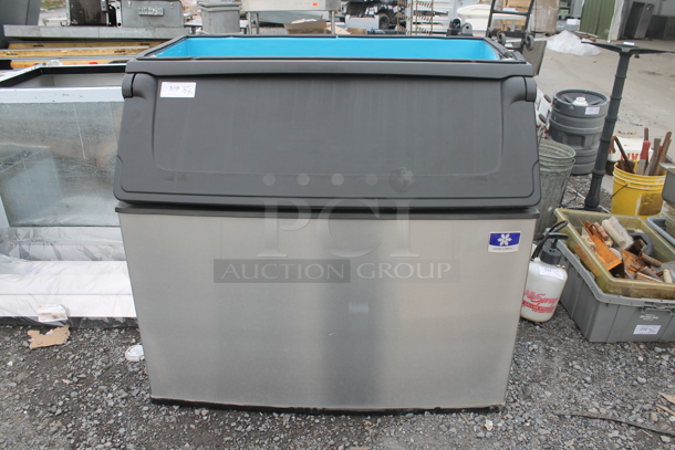 BRAND NEW SCRATCH AND DENT! 2021 Manitowoc D970 Stainless Steel Commercial  Ice Storage Bin - 882 lb. - Image 2 of 6