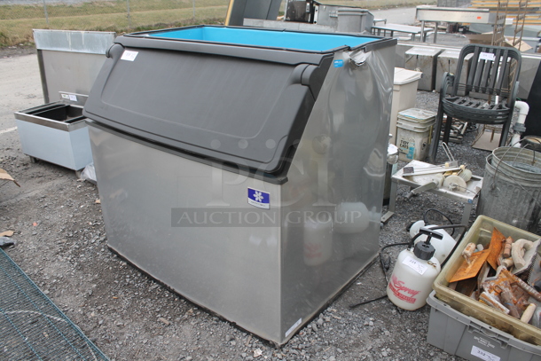 BRAND NEW SCRATCH AND DENT! 2021 Manitowoc D970 Stainless Steel Commercial  Ice Storage Bin - 882 lb. - Image 3 of 6
