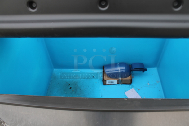 BRAND NEW SCRATCH AND DENT! 2021 Manitowoc D970 Stainless Steel Commercial  Ice Storage Bin - 882 lb. - Image 4 of 6
