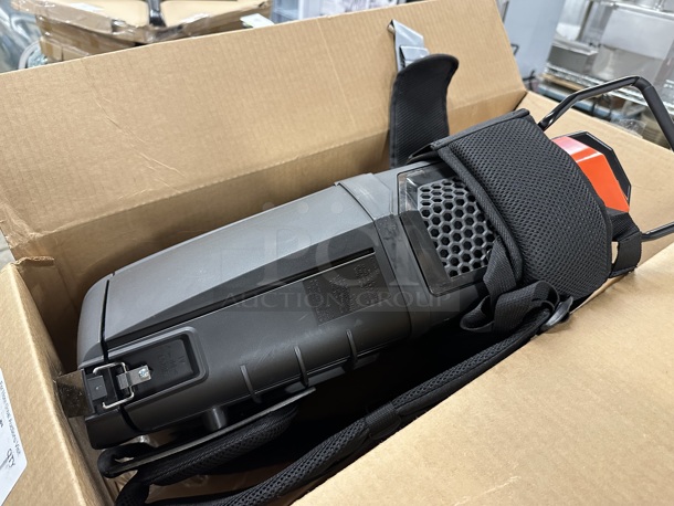 BRAND NEW SCRATCH AND DENT! 2023 Hoover CH93619 HVRPWR 6 Qt. 40V Cordless Backpack Vacuum Cleaner.  - Image 8 of 10