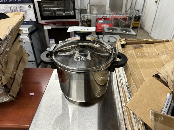 BRAND NEW SCRATCH AND DENT! Monix 013204 Monix 34 Cup (17 Cup Raw) 8.5 qt. (8 Liter) Stainless Steel Pressure Cooker with Steamer Basket - Image 4 of 6