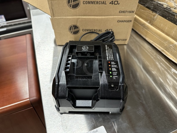 BRAND NEW SCRATCH AND DENT! Hoover CH07150 HVRPWR 40V Battery Charger - Image 3 of 7