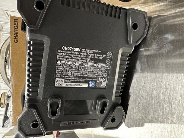 BRAND NEW SCRATCH AND DENT! Hoover CH07150 HVRPWR 40V Battery Charger - Image 6 of 7