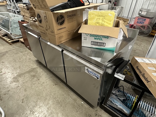 BRAND NEW SCRATCH AND DENT! 2023 Avantco 178SSWT72RHC SS-WT-72R-HC Stainless Steel Commercial 72" Three Door Worktop Refrigerator with 3 1/2" Backsplash on Commercial Casters. 115 Volts, 1 Phase. Tested and Working! - Image 4 of 10