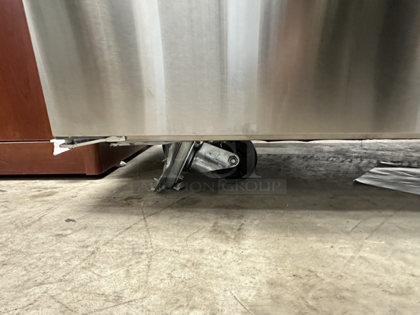 BRAND NEW SCRATCH AND DENT! 2023 Avantco 178SSWT72RHC SS-WT-72R-HC Stainless Steel Commercial 72" Three Door Worktop Refrigerator with 3 1/2" Backsplash on Commercial Casters. 115 Volts, 1 Phase. Tested and Working! - Image 6 of 10