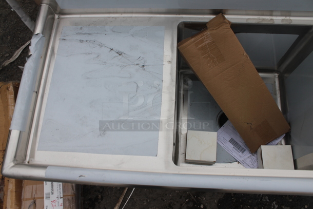 BRAND NEW SCRATCH AND DENT! Regency 600S31818218 Regency 16 Gauge Stainless Steel Three Compartment Commercial Sink with Cross Bracing and Two Drainboards - 18" x 18" x 14" Bowls - Image 4 of 7