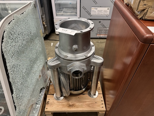 BRAND NEW SCRATCH AND DENT! Hobart FD4/300-1 Commercial Garbage Disposer with Adjustable Flanged Feet. 208-230/460 Volts. - Image 2 of 6