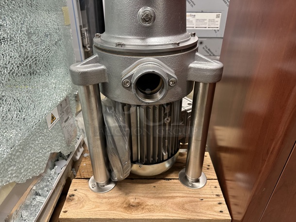 BRAND NEW SCRATCH AND DENT! Hobart FD4/300-1 Commercial Garbage Disposer with Adjustable Flanged Feet. 208-230/460 Volts. - Image 4 of 6