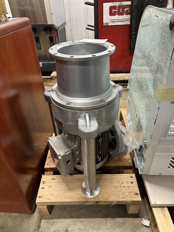 BRAND NEW SCRATCH AND DENT! Hobart FD4/300-1 Commercial Garbage Disposer with Adjustable Flanged Feet. 208-230/460 Volts. - Image 5 of 6
