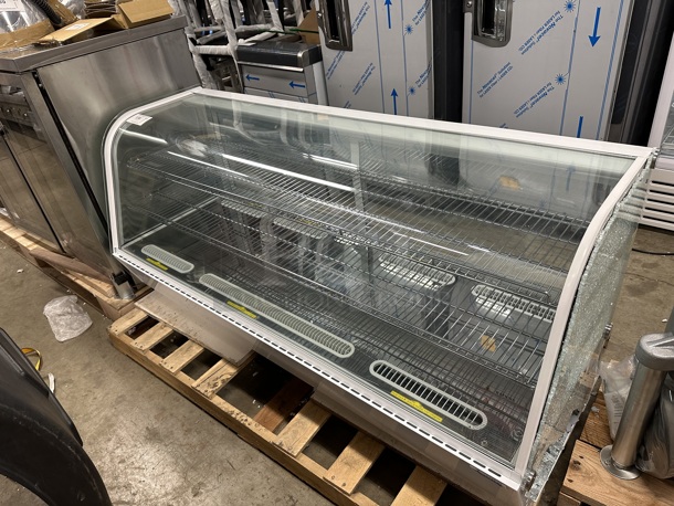 BRAND NEW SCRATCH AND DENT! Avantco 360BCC60HCW Metal Commercial 60" White Refrigerated Countertop Bakery Display Case with LED Lighting. See Pictures For Right Side Glass Pane Damage. 110-120 Volts, 1 Phase. Tested and Working! - Image 4 of 6