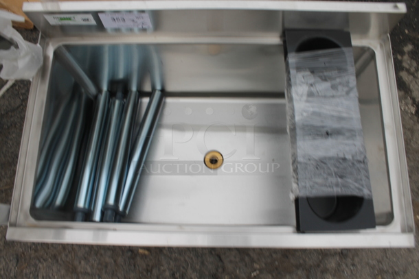 BRAND NEW SCRATCH AND DENT! Regency 600IB1830 Stainless Steel 18" x 30" Underbar Ice Bin - 98 lb. - Image 3 of 4