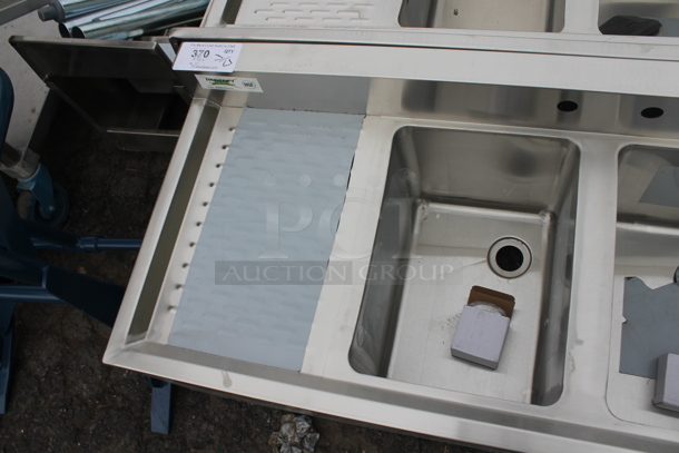 BRAND NEW SCRATCH AND DENT! Regency 600B41014213 Stainless Steel 4 Bowl Underbar Sink with Two Drainboards. Bays 10x14. Drain Boards 11.5x15 - Image 3 of 6