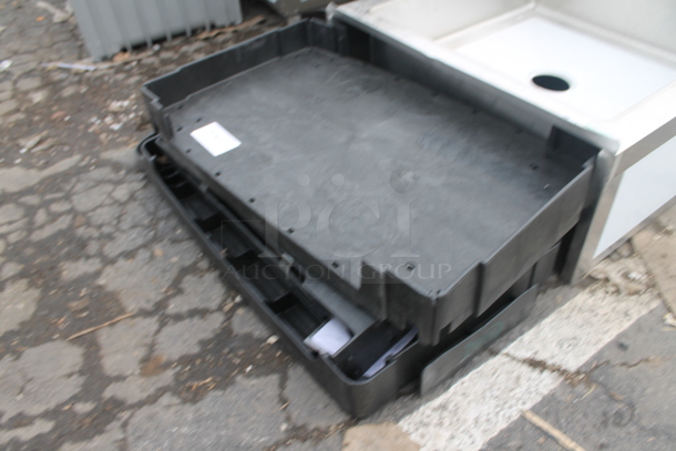 BRAND NEW SCRATCH AND DENT! Black Poly Cart - Image 3 of 3