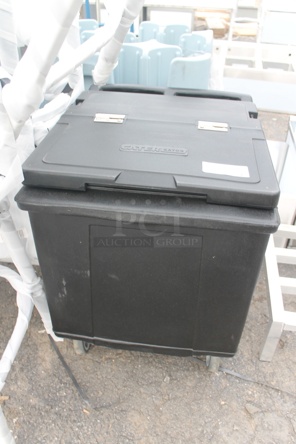BRAND NEW SCRATCH AND DENT! CaterGator215IB125BK  125 lb. Capacity Black Mobile Ice Bin with Flip Lid - Image 2 of 5