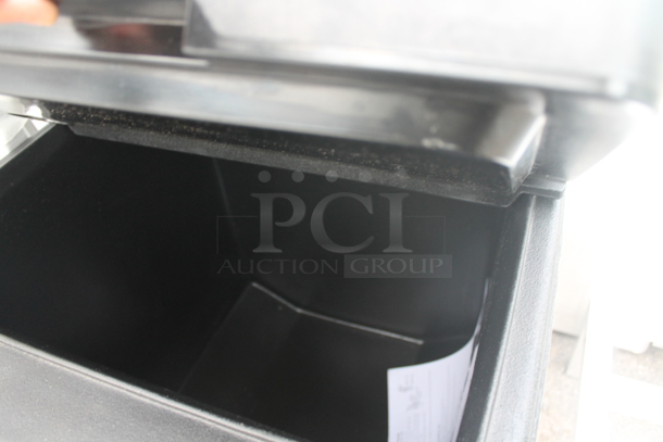 BRAND NEW SCRATCH AND DENT! CaterGator215IB125BK  125 lb. Capacity Black Mobile Ice Bin with Flip Lid - Image 5 of 5