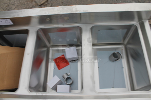 BRAND NEW SCRATCH AND DENT! Regency 600B31014 Stainless Steel 3 Bowl Underbar Sink - 38 1/2" x 18 3/4" - Image 3 of 5