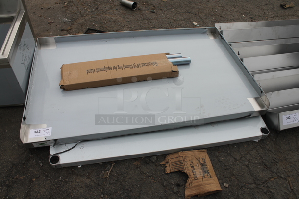 BRAND NEW SCRATCH AND DENT! Regency 600SS3048G 30" x 48" 16-Gauge Stainless Steel Equipment Stand with Galvanized Undershelf - Image 2 of 4