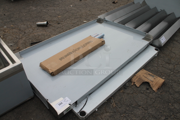 BRAND NEW SCRATCH AND DENT! Regency 600SS3048G 30" x 48" 16-Gauge Stainless Steel Equipment Stand with Galvanized Undershelf - Image 4 of 4