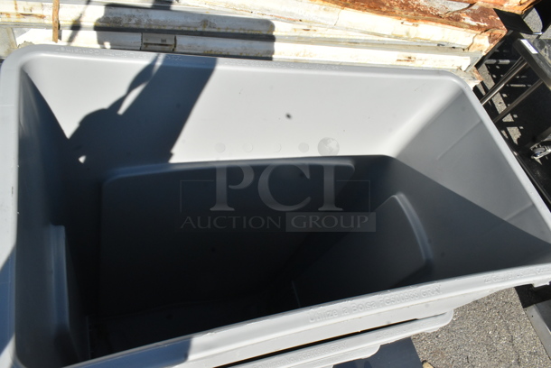 5 Rubbermaid Gray Poly Slim Jim Trash Cans. 5 Times Your Bid! - Image 4 of 4