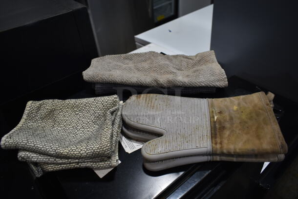 ALL ONE MONEY! Lot of Various Items Including Towels, Gloves and Air Freshener - Image 3 of 6