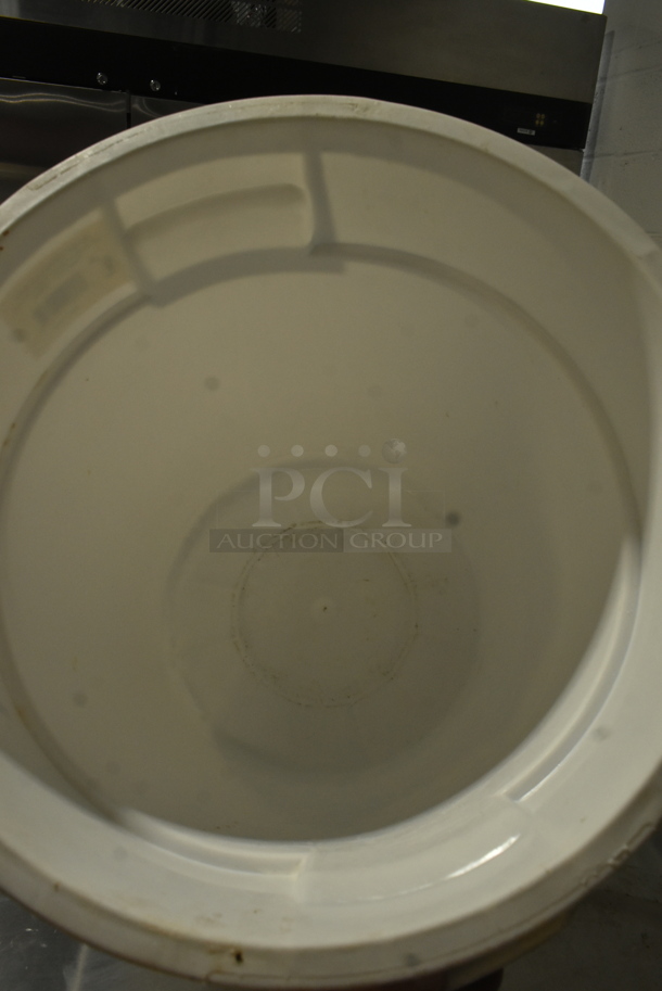 ALL ONE MONEY! Lot of Lavex White Poly Trash Can and Metal Bin. - Image 5 of 7
