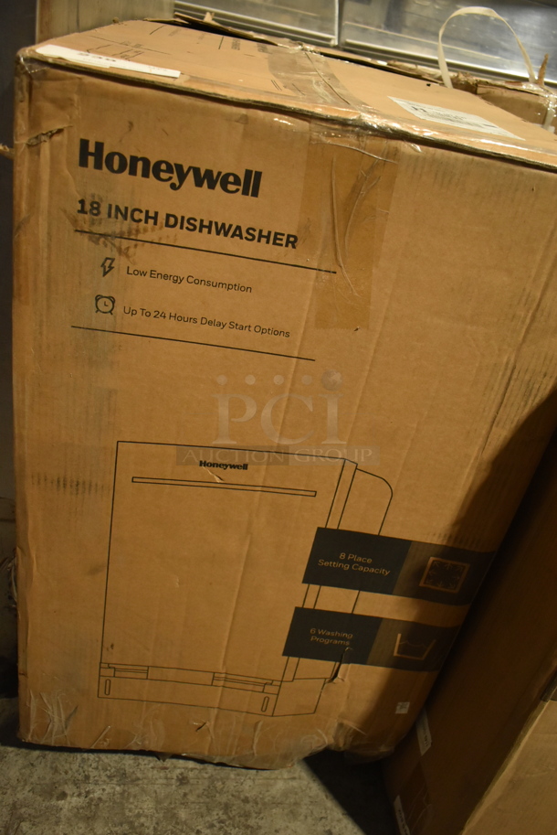 BRAND NEW SCRATCH AND DENT! Honeywell HDS18SS 18" Stainless Steel Undercounter Dishwasher. 120 Volts, 1 Phase. - Image 2 of 4