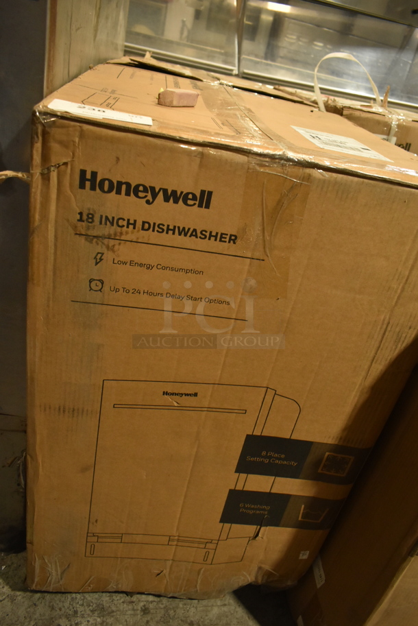 BRAND NEW SCRATCH AND DENT! Honeywell HDS18SS 18" Stainless Steel Undercounter Dishwasher. 120 Volts, 1 Phase. - Image 3 of 5