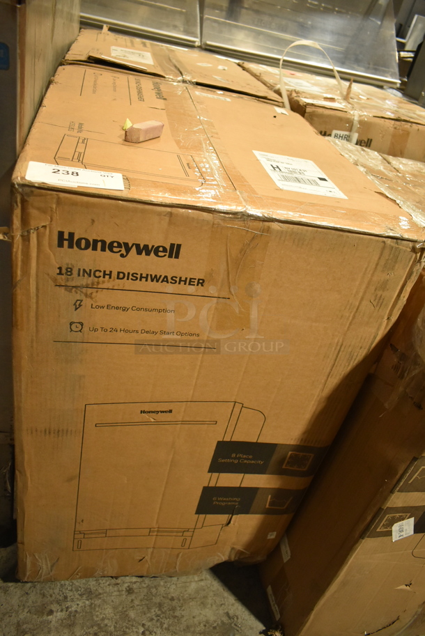 BRAND NEW SCRATCH AND DENT! Honeywell HDS18SS 18" Stainless Steel Undercounter Dishwasher. 120 Volts, 1 Phase. - Image 3 of 5