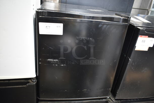 Hisense 32KHS11364 Mini Cooler. 115 Volts, 1 Phase. Tested and Powers On But Does Not Get Cold - Image 1 of 4