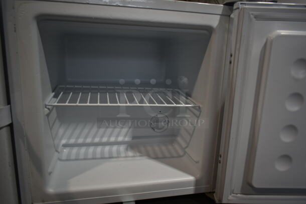 EdgeStar CMF151L Mini Freezer. 115 Volts, 1 Phase. Tested and Powers On But Does Not Get Cold - Image 2 of 3