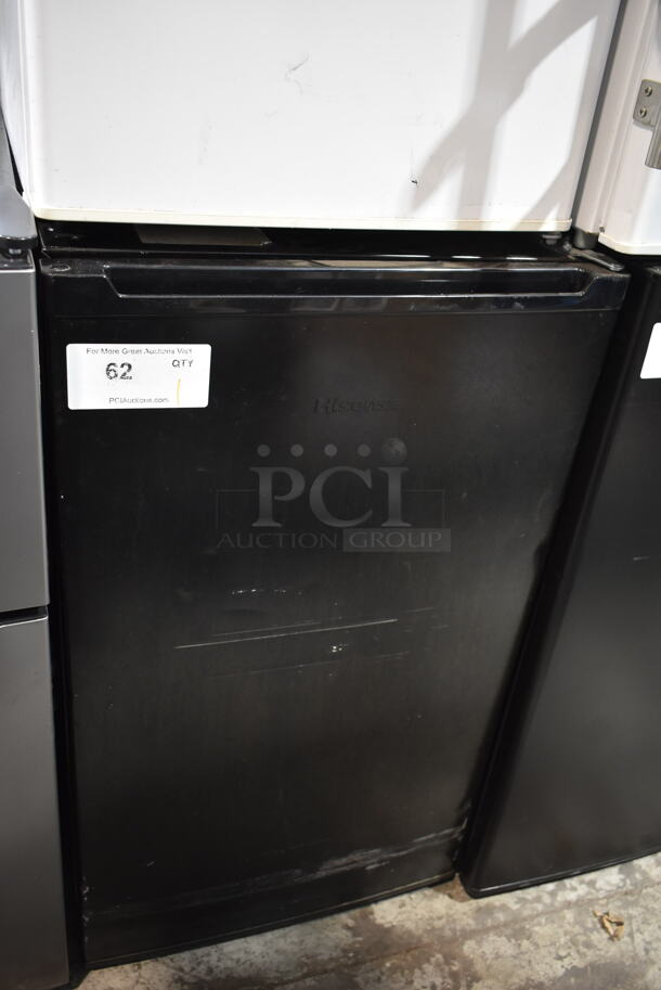 Hisense 32KHS01729 Mini Cooler. 115 Volts, 1 Phase. Tested and Working! - Image 1 of 4