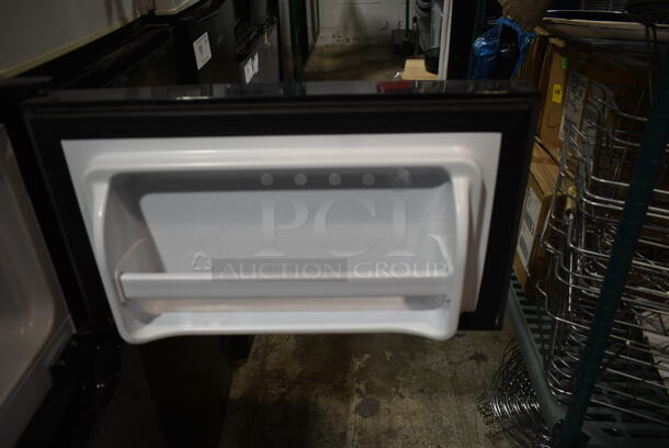 Hisense RT320BASE Mini Cooler and Freezer. 115 Volts, 1 Phase. Tested and Working! - Image 3 of 6