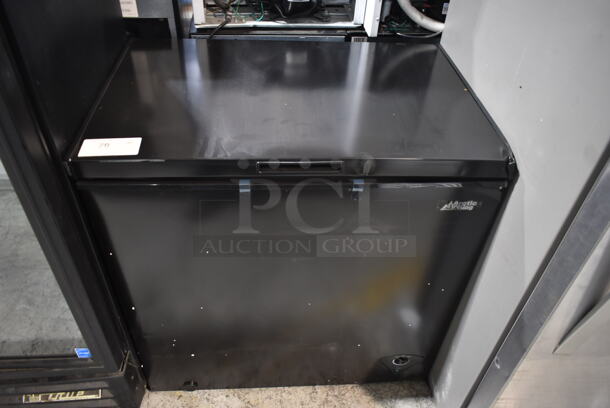 Arctic King ARC070SOARBB Metal Chest Freezer. 115 Volts, 1 Phase. Tested and Working! - Image 1 of 4
