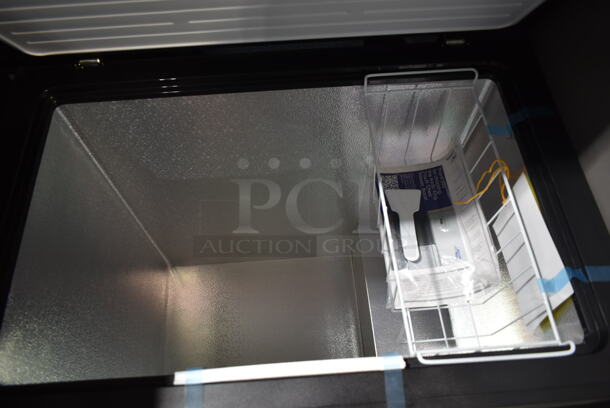 Arctic King ARC070SOARBB Metal Chest Freezer. 115 Volts, 1 Phase. Tested and Working! - Image 2 of 4