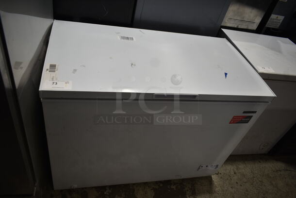 Frigidaire EFRF1003-6COM Metal Chest Freezer. 115 Volts, 1 Phase. Tested and Powers On But Does Not Get Cold - Image 1 of 4