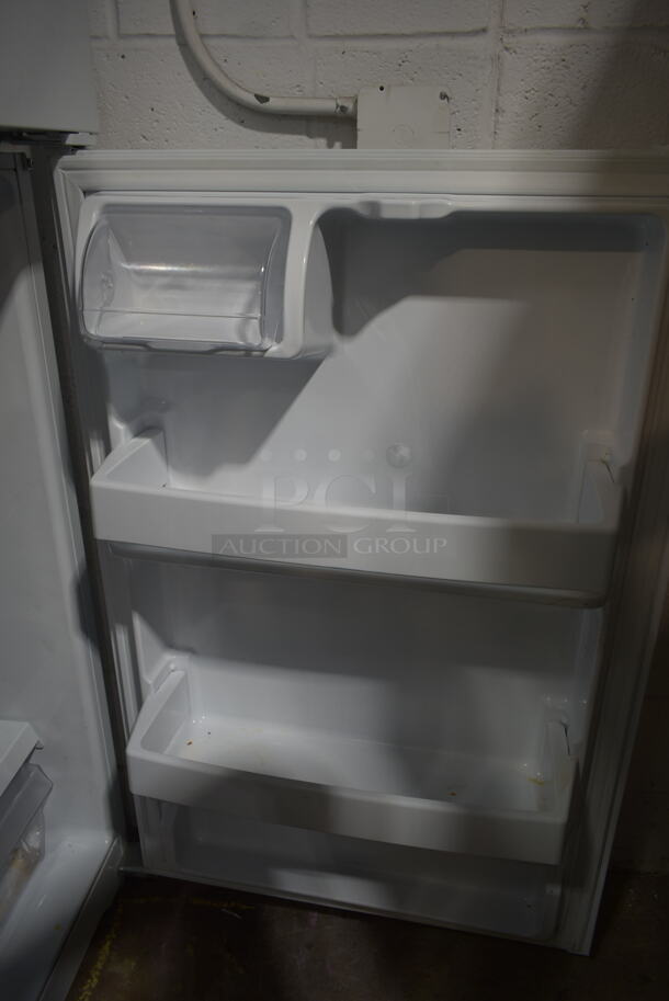 General Electric GE GTS17DTNJRWW Metal Cooler Freezer Combo Unit. 115 Volts, 1 Phase. Tested and Working! - Image 4 of 5