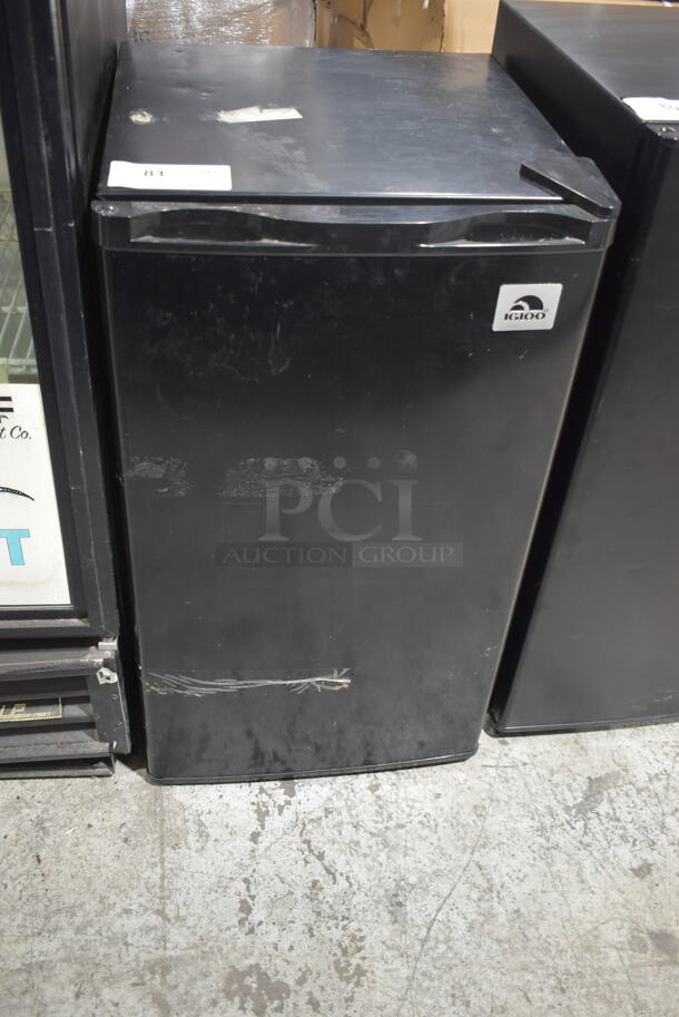 Igloo FR326M-C-BLACK Mini Cooler. 115 Volts, 1 Phase. Tested and Working! - Image 1 of 4