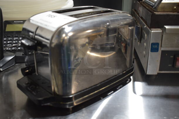 Waring WC1702 Countertop 2 Slot Toaster. 120 Volts, 1 Phase.  - Image 2 of 5