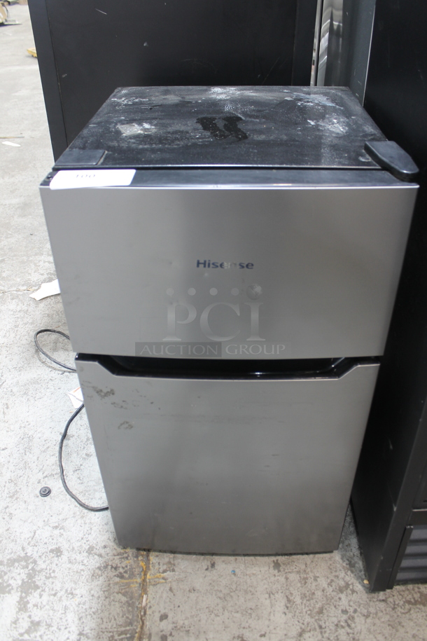 2020 Hisense LCT33D6ASE Mini Cooler and Freezer Combo. 115 Volts, 1 Phase. Tested and Does Not Power On - Image 1 of 4