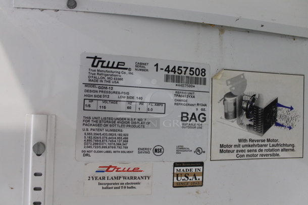 True GDM-12 Metal Commercial Single Door Reach In Cooler Merchandiser w/ Poly Coated Racks. 115 Volts, 1 Phase. Tested and Working! - Image 4 of 4