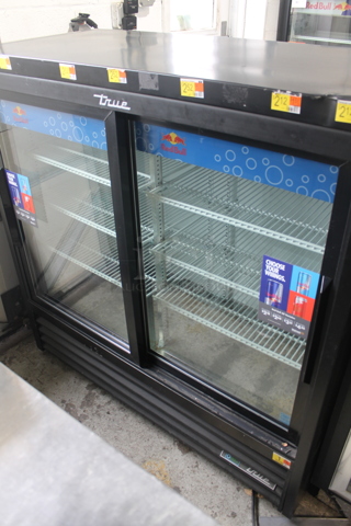 2018 True GDM-41SL-48-HC-LD Metal Commercial 2 Door Reach In Cooler Merchandiser w/ Poly Coated Racks. 115 Volts, 1 Phase. Tested and Working!