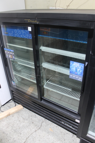 2015 True GDM-41SL-54-LD Metal Commercial 2 Door Reach In Cooler Merchandiser w/ Poly Coated Racks. 115 Volts, 1 Phase. Tested and Working!