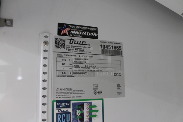 2022 True TSCI-600R-G-PH Metal Commercial Single Door Reach In Cooler Merchandiser w/ Poly Coated Racks. 115 Volts, 1 Phase. Tested and Working! - Image 4 of 4