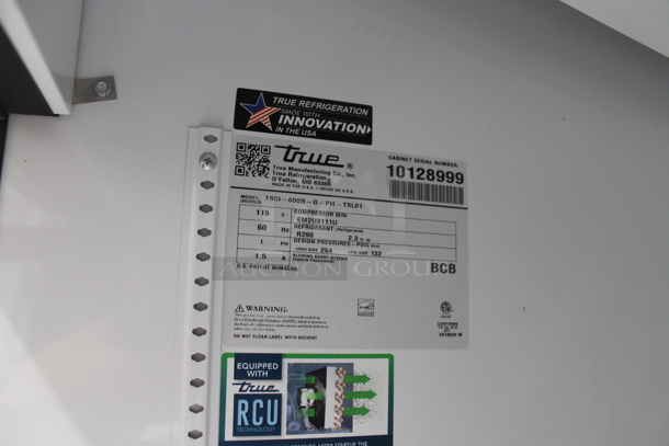 2021 True TSCI-600R-G-PH Metal Commercial Single Door Reach In Cooler Merchandiser w/ Poly Coated Racks. 115 Volts, 1 Phase. Tested and Working! - Image 5 of 5